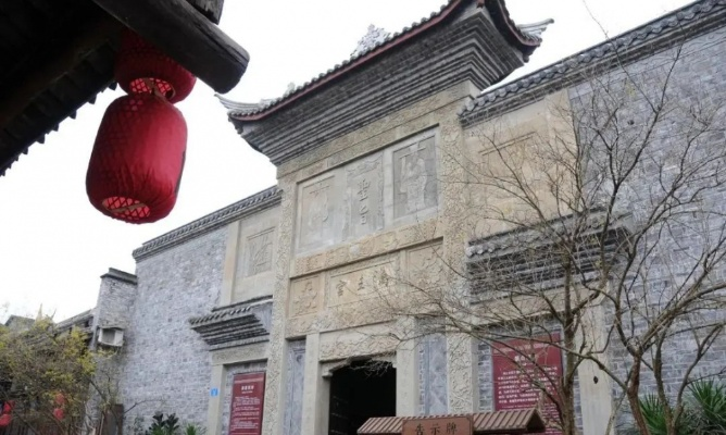 白小姐今晚特马期期准最新新闻|探索古镇风情与美食之旅_扩展版.1.900